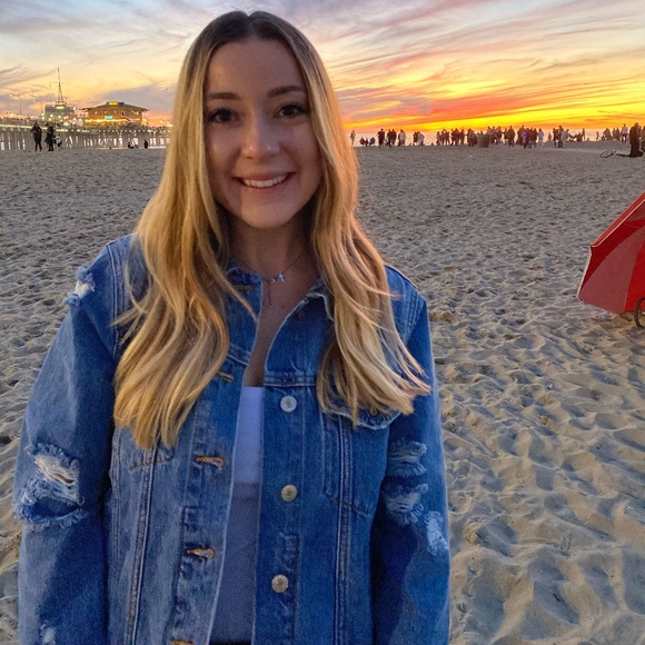 Meet your Posher, Danielle - Picture 1 of 1